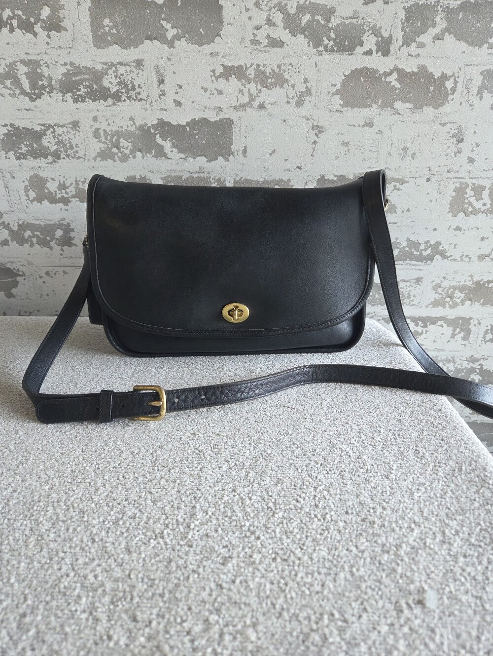 Vintage Coach Black Leather City Bag Crossbody 9790